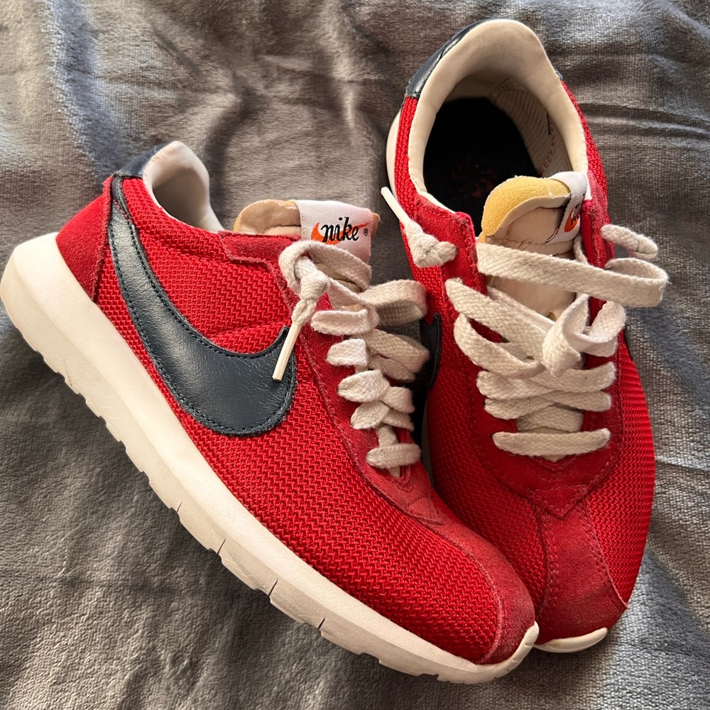 Nike women’s  Red and Black Sneakers.. nice